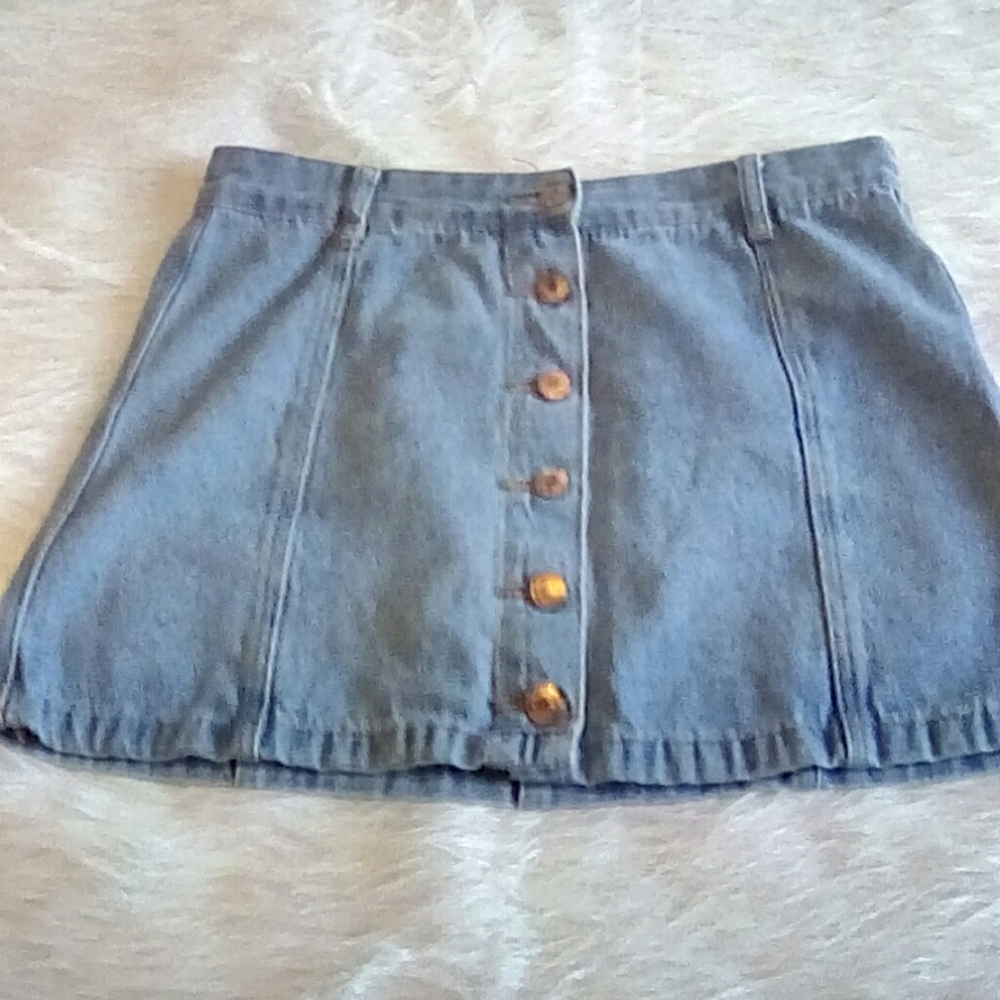 SKIRT Forever 21 denim mini great button detail